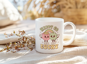 HAPPY GO LUCKY Tasse – Niedliches Design mit Regenbogen und Figuren – Geschenkidee für Glücksmomente & besondere Anlässe