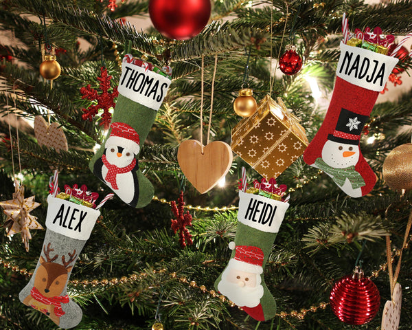 Personalisierte XXL Weihnachtsstrümpfe 47cm – Rentier, Weihnachtsmann und Schneemann Design – Individuelle Weihnachtsdekoration mit Namen