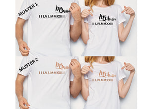 Personalisierte Mr / Mrs römische Ziffern Datum T-Shirt | Mann und Frau Paare Flitterwochen Tshirt | Endlich passendes Hochzeits-T-Shirt