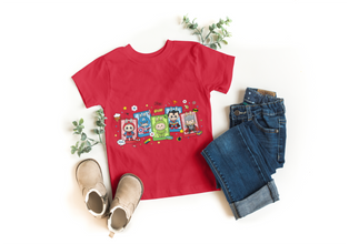 Kinder T-Shirt mit Labubu Superheld Comic Motiv. Vier Labubu Figuren im Comic-Stil als Superhelden verkleidet. 100% Baumwolle, in verschiedenen Farben erhältlich. Perfektes Geschenk für Jungen und Mädchen, ideal für Geburtstag, Freizeit, Schule oder Einschulung.
